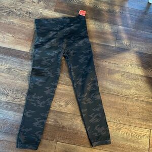 Spanx black camo leggings size 2x new with tags